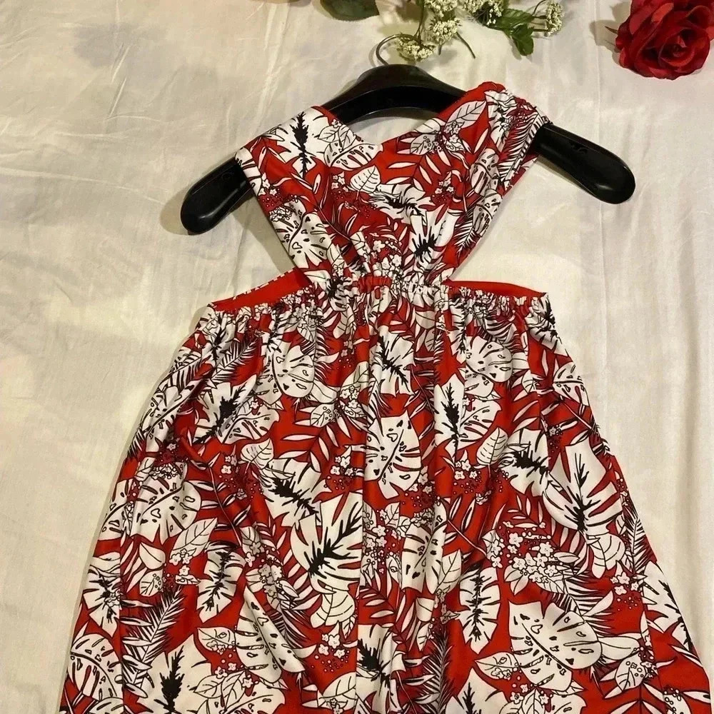 Weekend by Suzanne Betro Awesome Cross Front Top, Size M, Color Red White Black - Picture 6 of 7